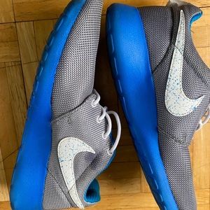 NIKE Gray & Blue Roshe Run 1